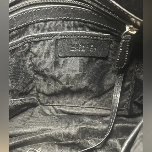 Michael Kors Women's Uptown Astor Wide Studded Shoulder Bag (EUC) - Picture 6 of 6